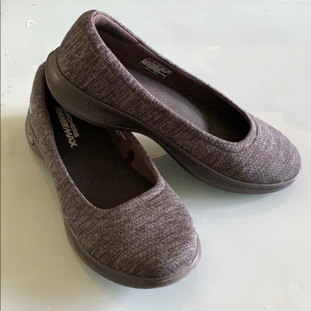 Skechers NWOT Goga Max Go Step Lite